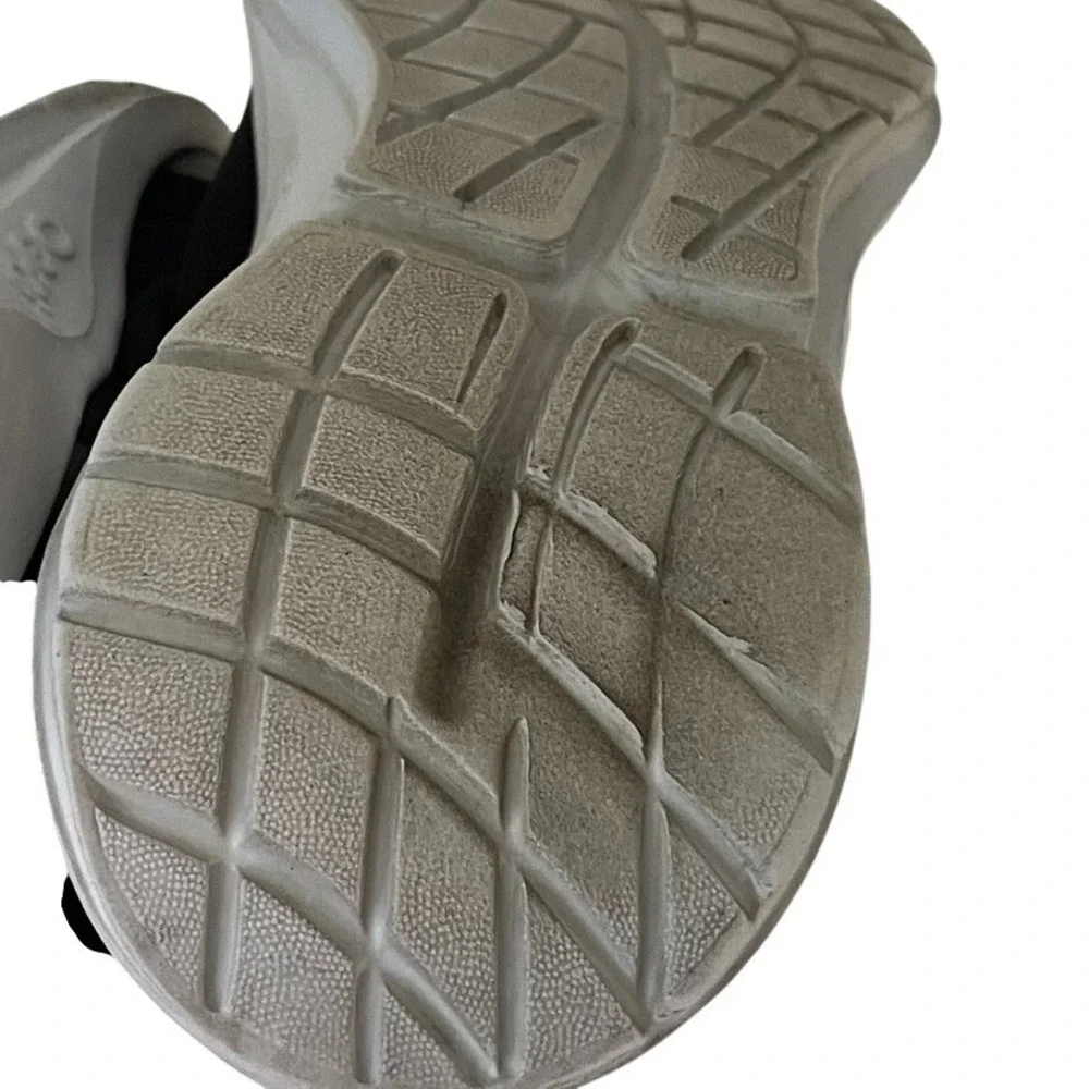 OOFOS‎ OOmg Sport Low Recovery Shoes Black White Women Size 9